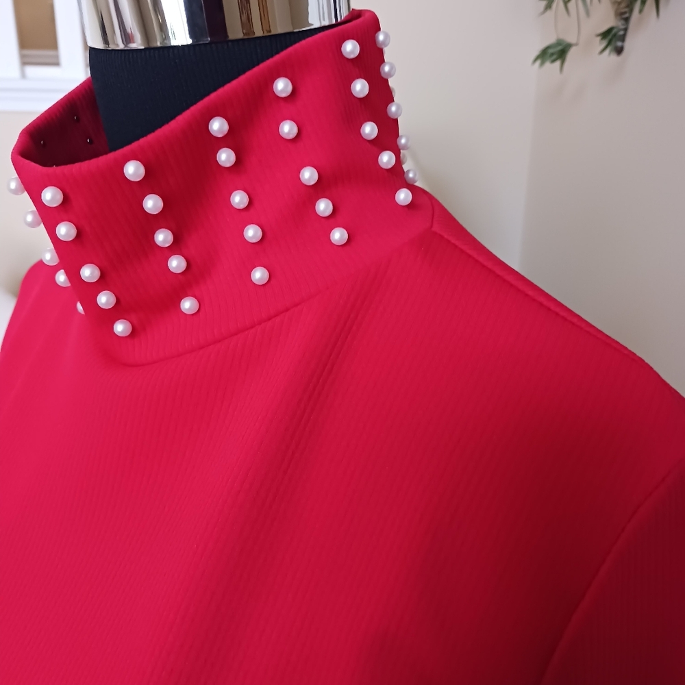 💋💋Red Turtleneck Top with Faux Pearl Collar and Cuffs NWOT *See Measurement* - Picture 6 of 14